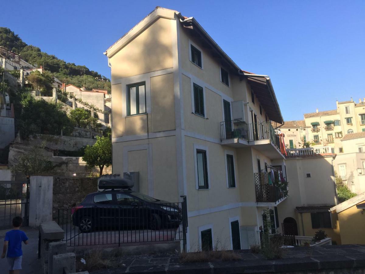 Fronte Al Porto Apartamento Salerno Exterior foto