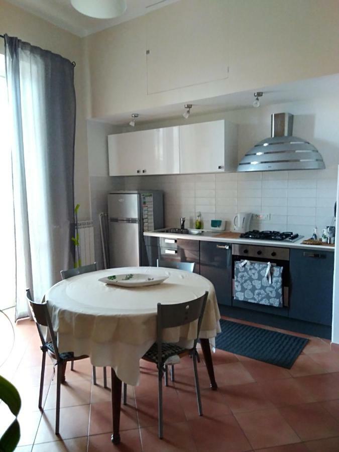 Fronte Al Porto Apartamento Salerno Exterior foto